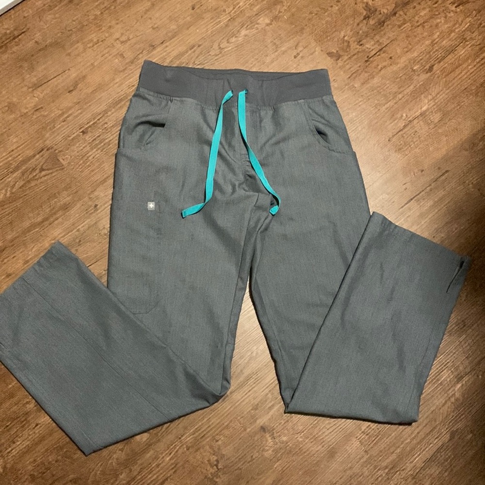 Figs scrubs XXS top/XS bottom